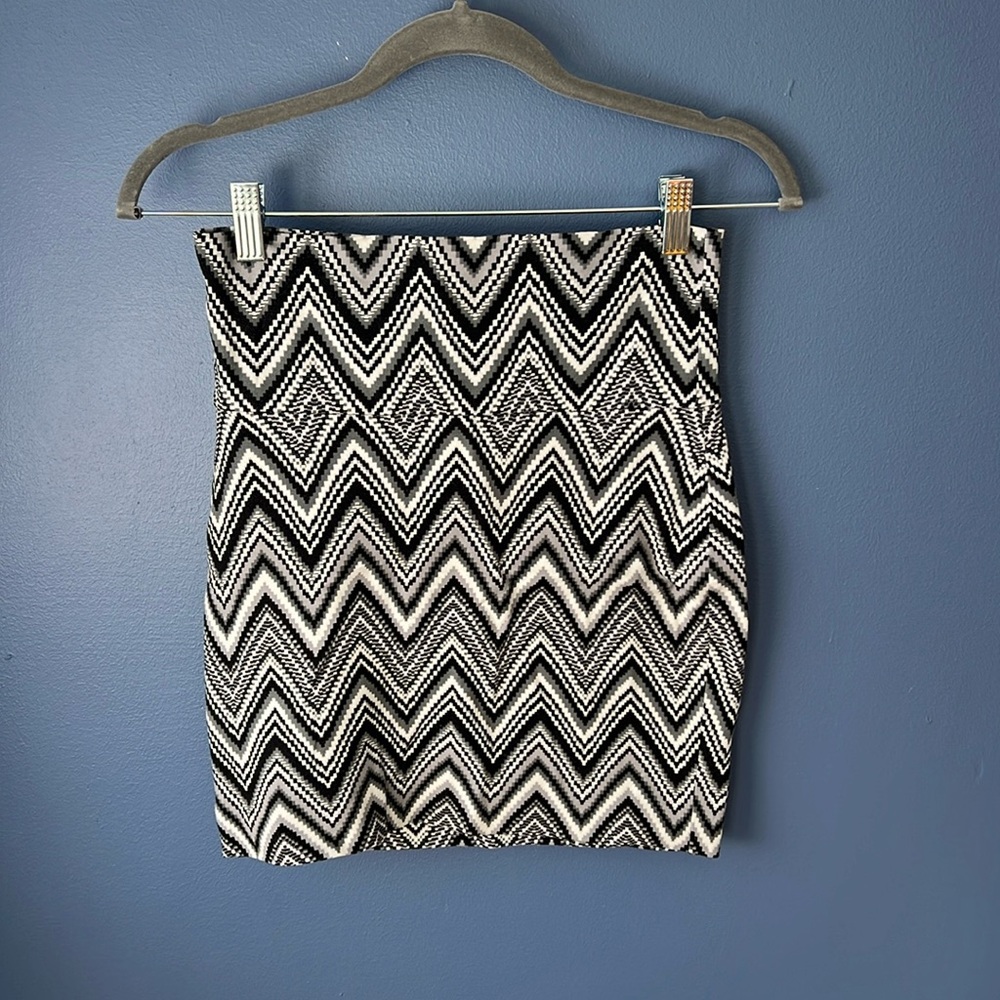 Black, White, & Gray Patterned Pencil Skirt